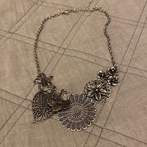 Premier designs short flower necklace